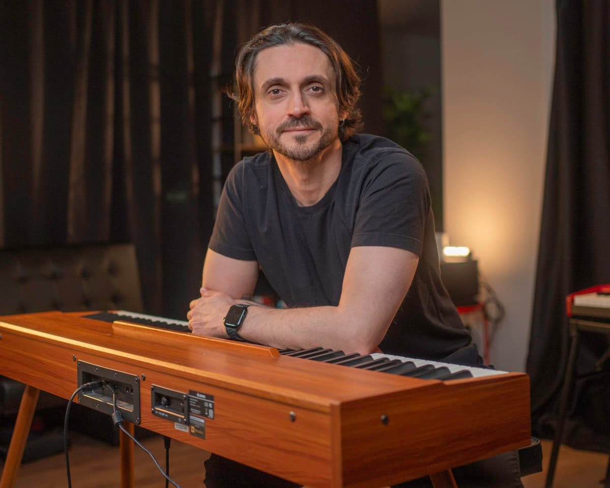 Milo Andreo — professor de teclado e piano