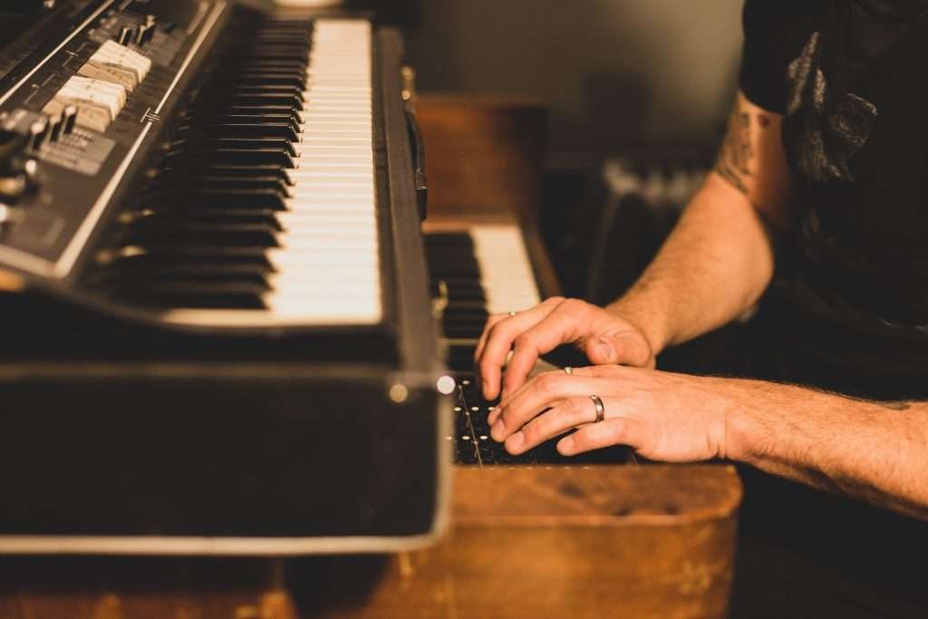 Milo Andreo — Curso de Teclado e Piano